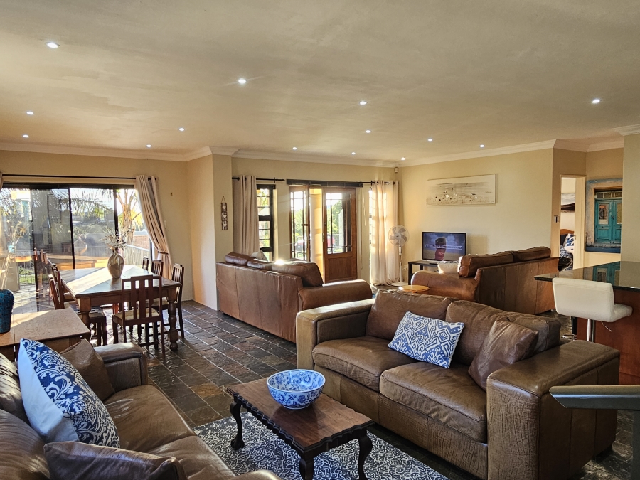 4 Bedroom Property for Sale in Wavecrest Eastern Cape